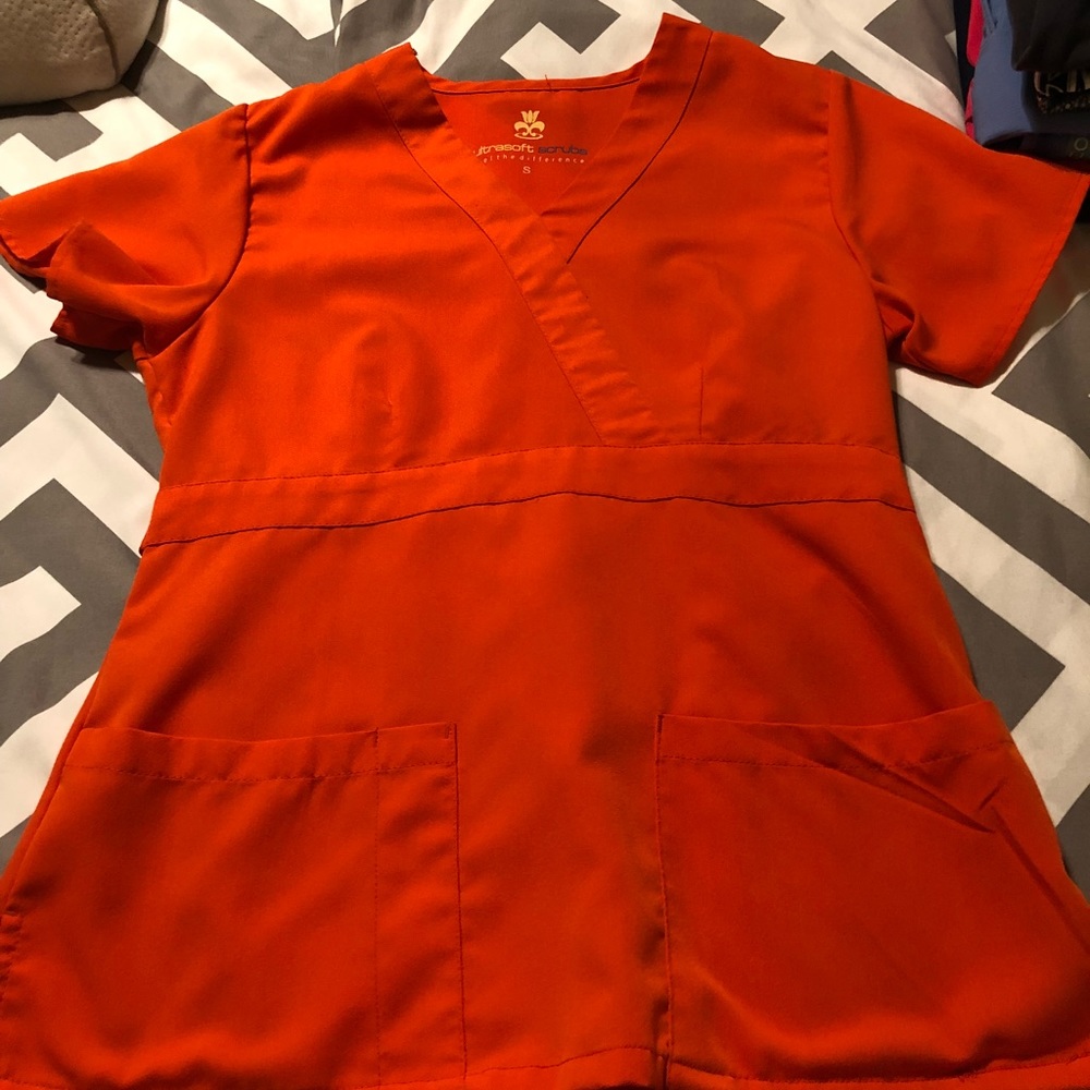 Super soft scrub top!